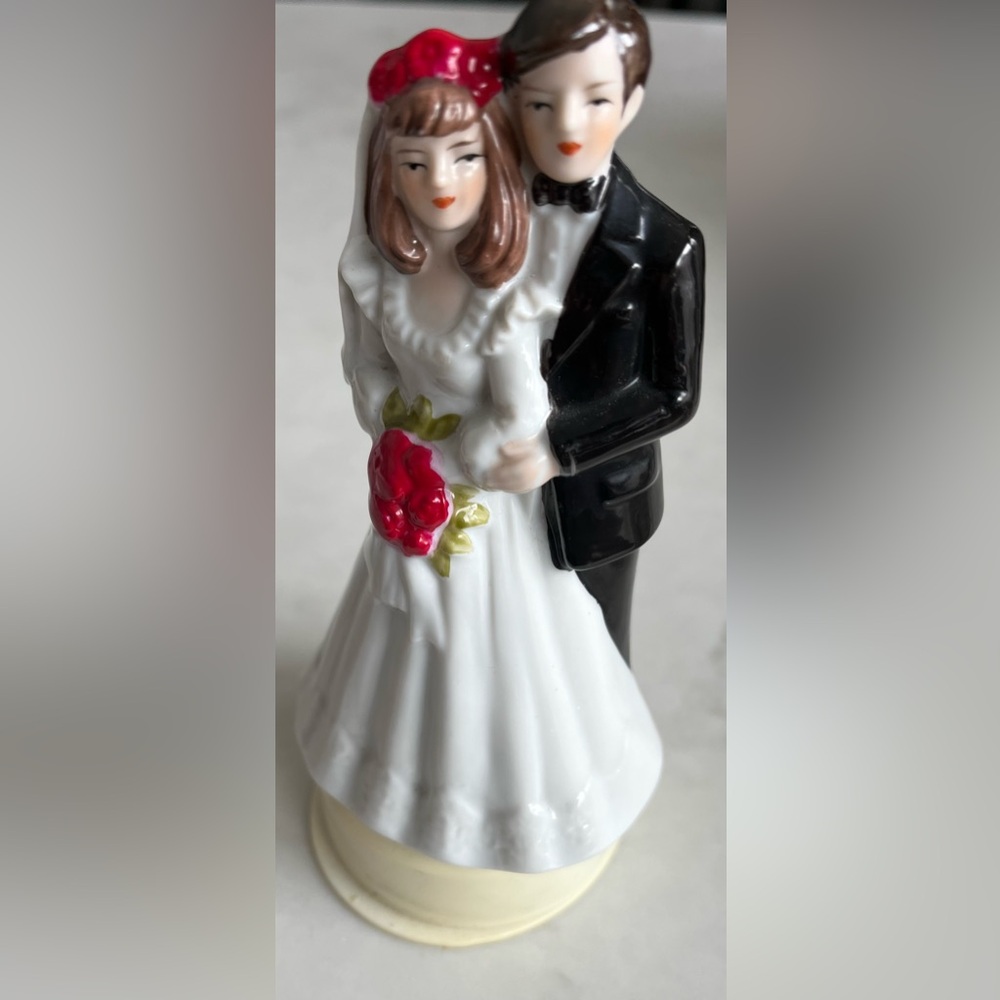 Vintage Bride and Groom Wedding Cake Topper - Picture 6 of 10